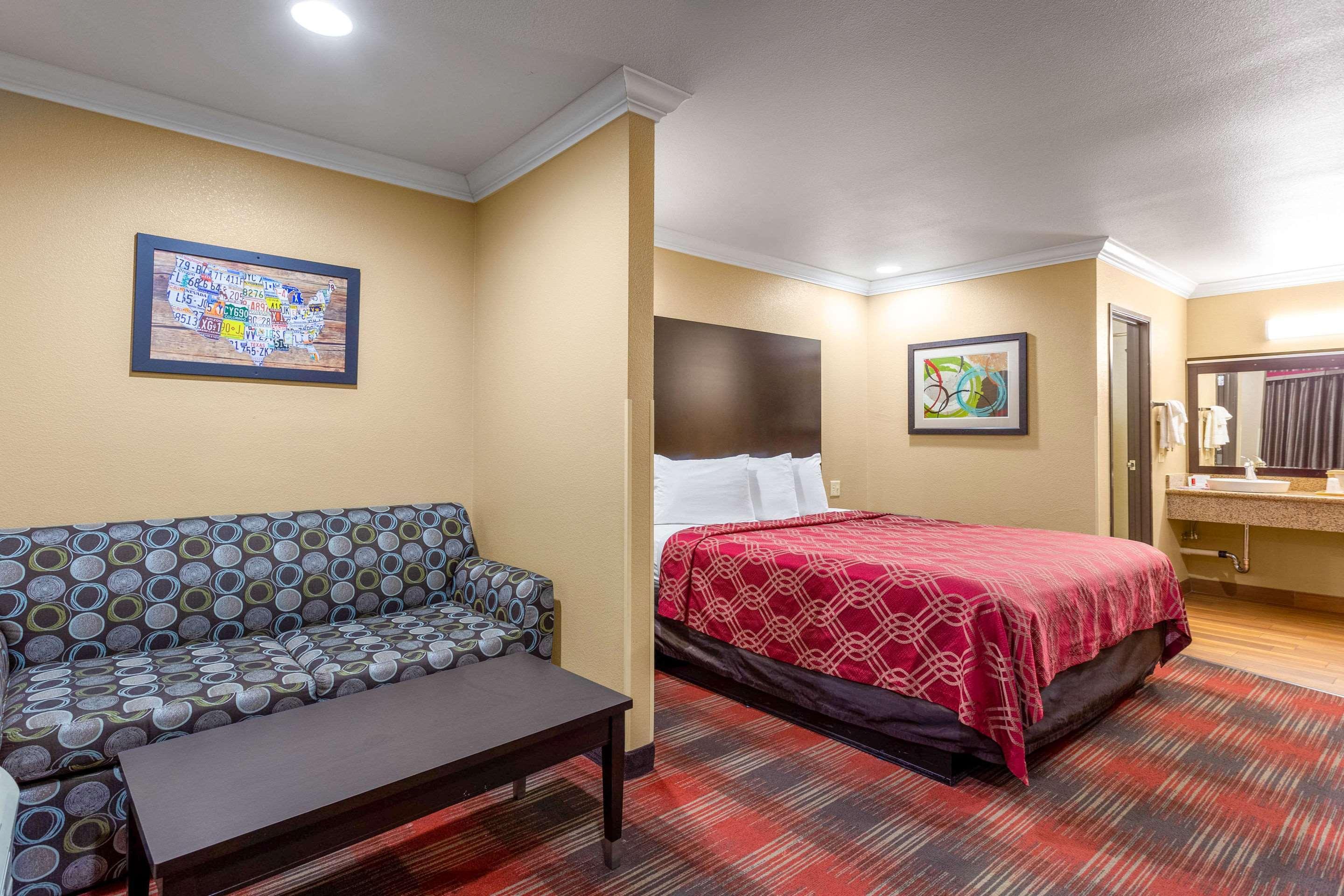 Econo Lodge Inn & Suites Escondido Downtown Exterior foto
